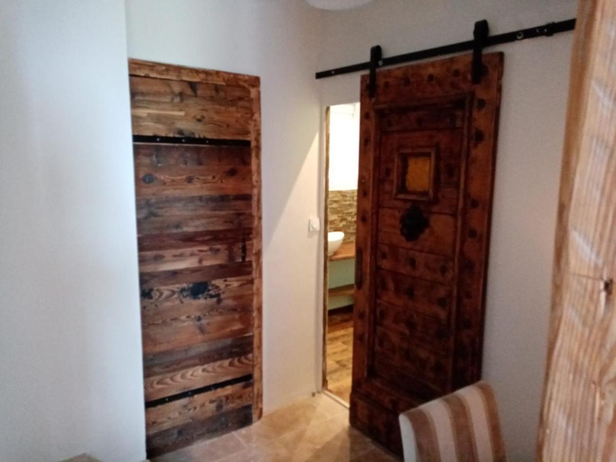 L'Atelier Bed & Breakfast Saint-Maximin  Exterior photo